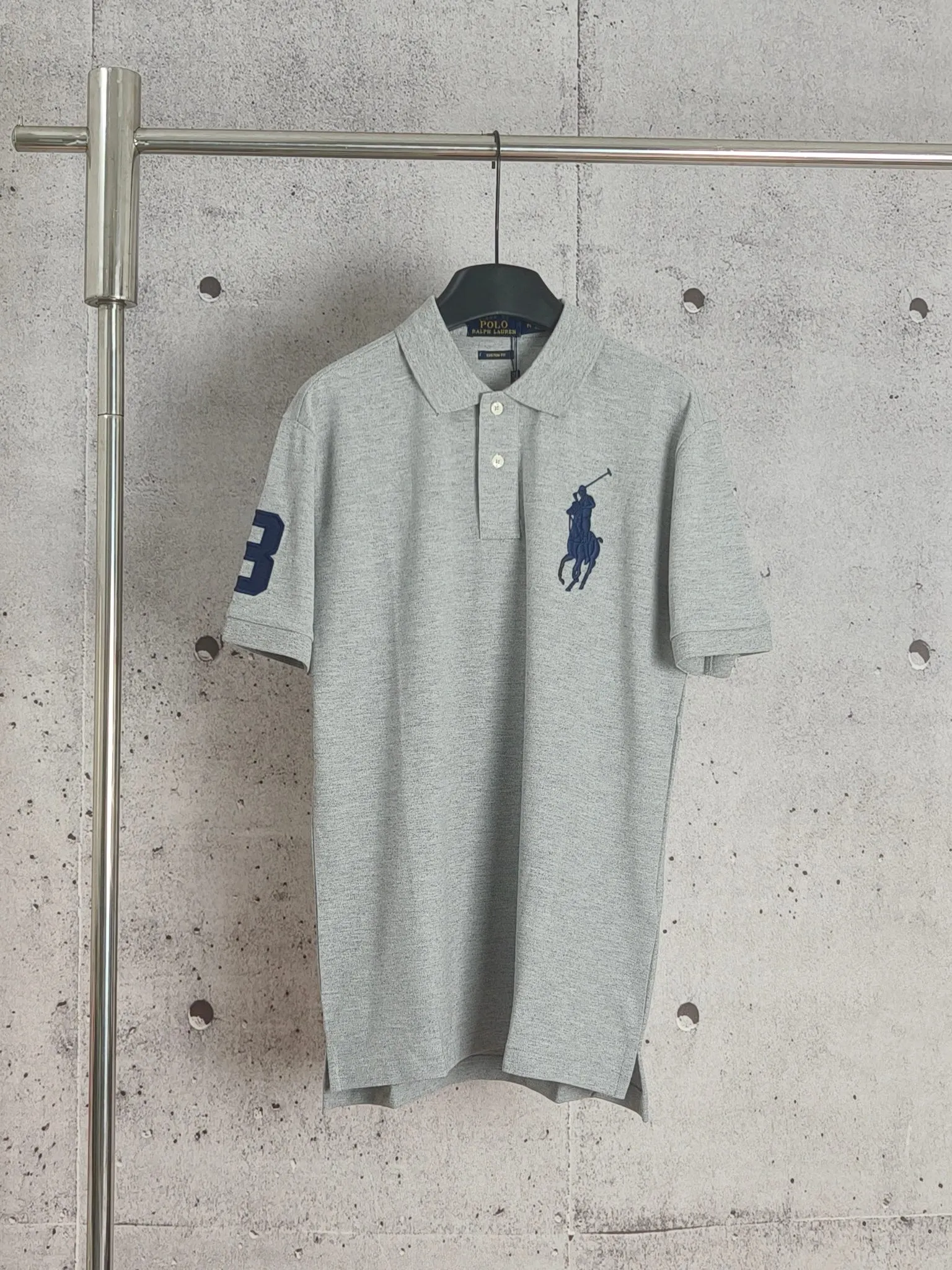 P180 Ralph Lauren large embroidered polo shirt with lapel and short sleeves. High-end quality. Complete with three labels, comfortable and breathable, classic and simple, exquisite and fashionable. The details show high-end quality. Color: black, white, gray, navy. Size: M-XXL